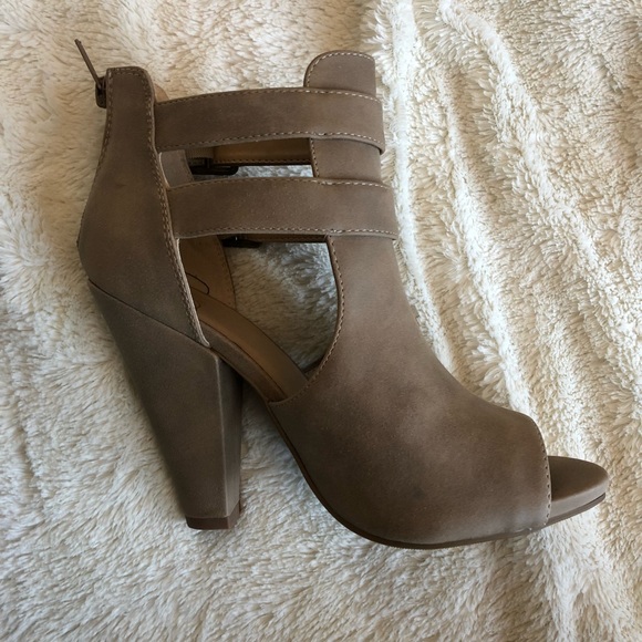 🌸Cute tan heels🌸 - Picture 5 of 6